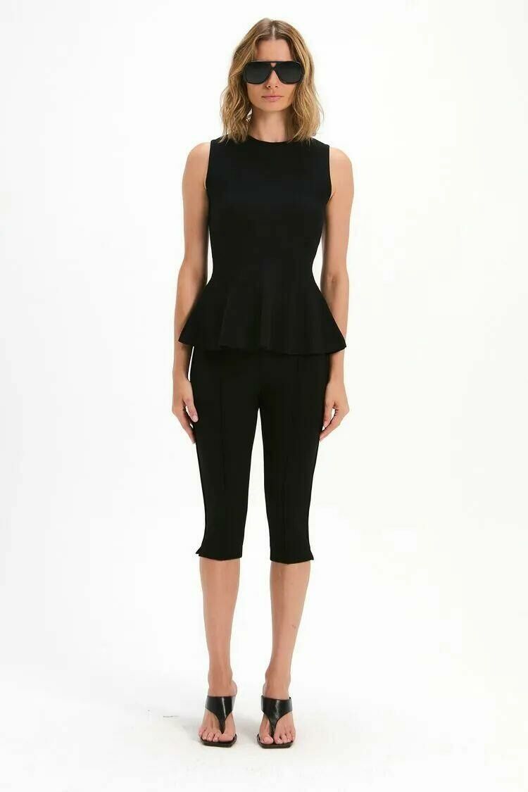 Imagem de Calça Corsário Bety Preta Le Blog